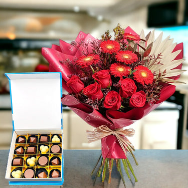 Beautiful Dream Flowers Bouquet, Assorted Flavors Chocolate Box, 16 pcs, Raspberry Praline, Mix Nuts White Chocolates